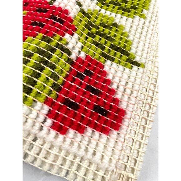 VTG Latch Hook Rug Wall Hanging Artwork Strawberries Fruit 12"x 27" Handmade - Picture 11 of 12